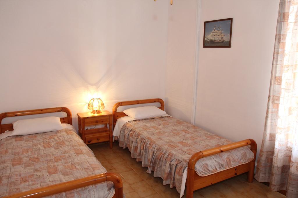 Circe Pansion Apartment Lixouri Bilik gambar
