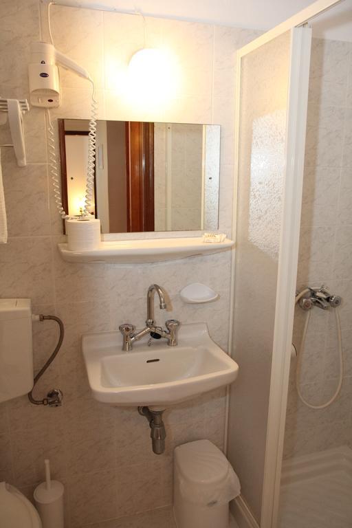 Circe Pansion Apartment Lixouri Bilik gambar